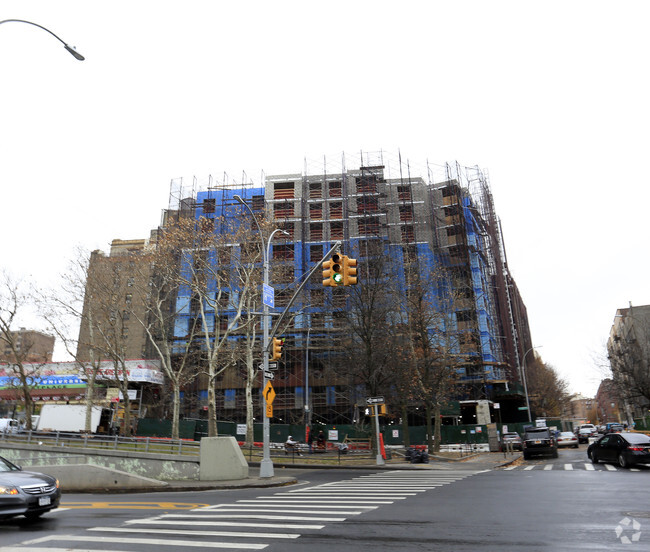 Building Photo - 2030 Creston Ave