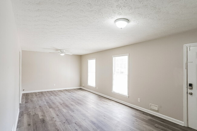 Foto del edificio - 5010 Ailene Dr