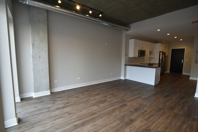 Building Photo - 3833 N Broadway