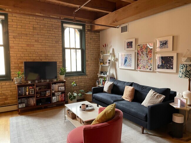 Living room - 400 N 1st St