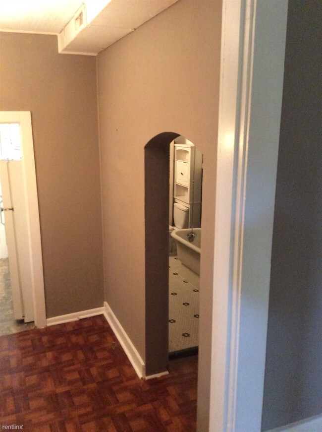 Foto del edificio - 419 E 8th St