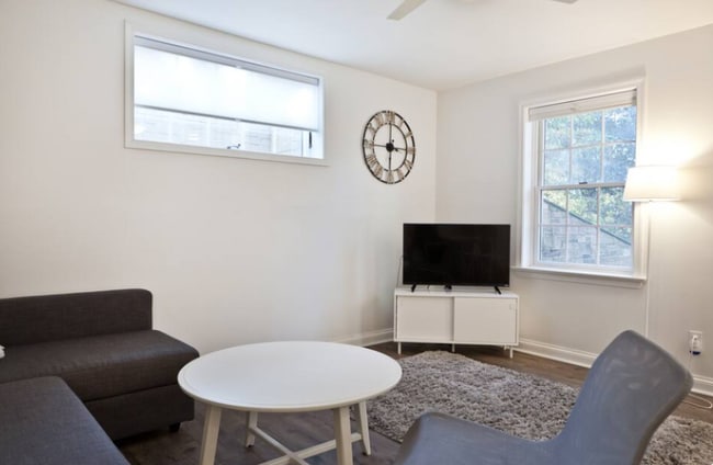 Foto del edificio - 4745 Massachusetts Ave NW