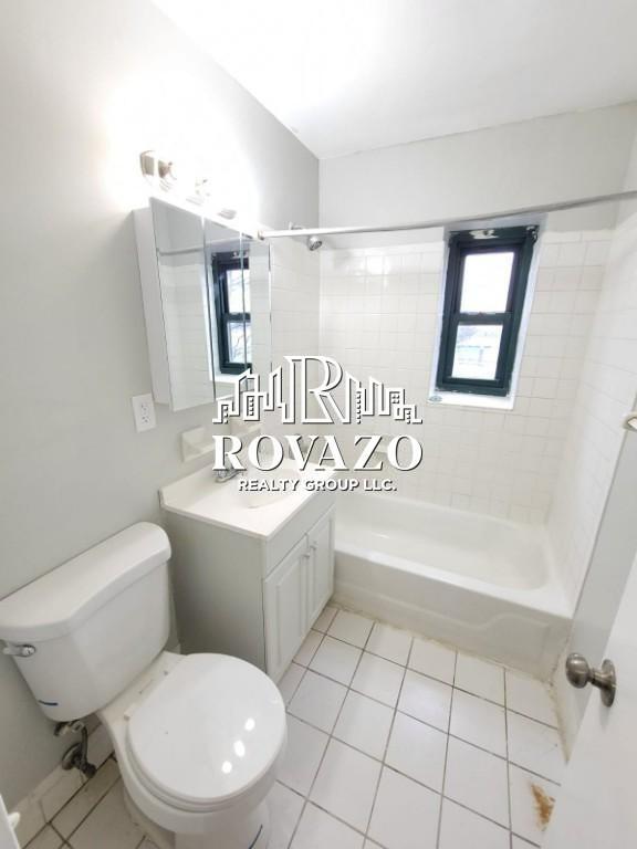 Building Photo - 365 Schley St