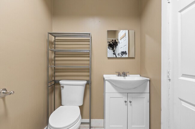 Foto del edificio - 3/4 Bedroom 2 Bath Condo For Rent