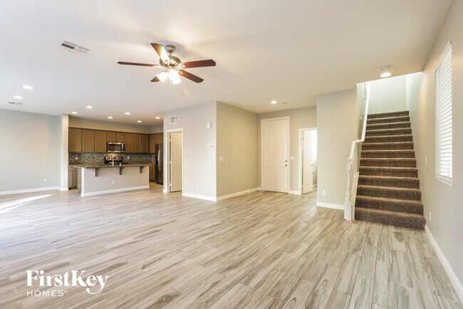 Building Photo - 584 Little Moon Ave