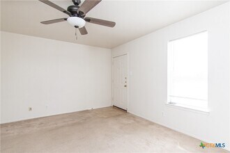 Building Photo - 2014 Cedarhill Dr