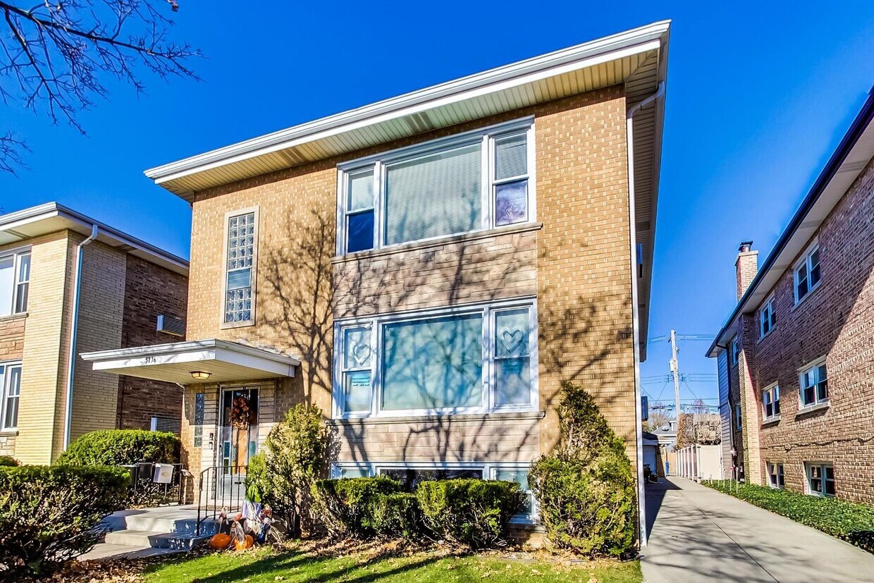 5736 W Gunnison St Unit GDN, Chicago, IL 60630 Condo for Rent in