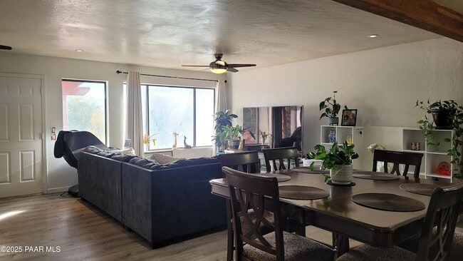 Foto del edificio - 727 Douglas Ave