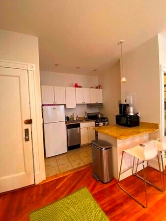 Primary Photo - 174 Newbury St