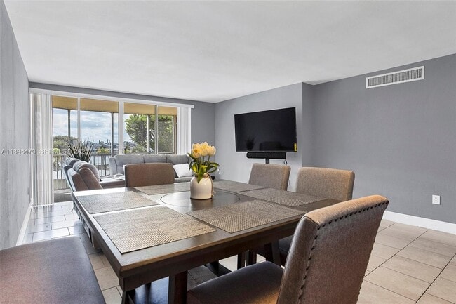 Building Photo - 1750 NE 191st St