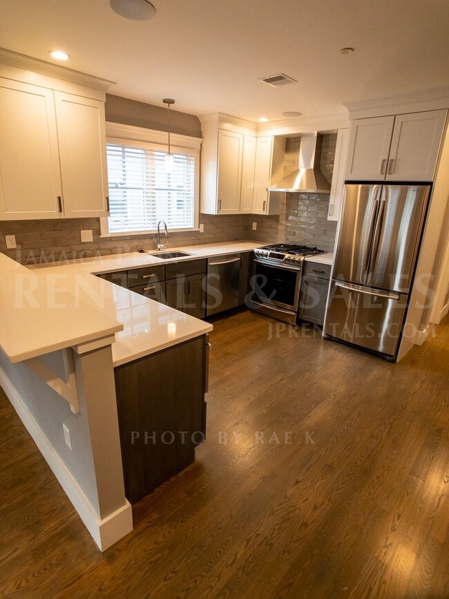 Building Photo - 88 Rossmore Rd