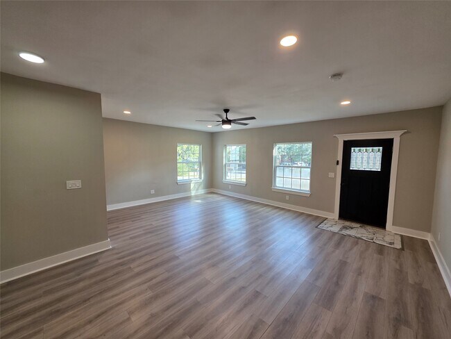 Foto del edificio - 10731 Hillside Dr