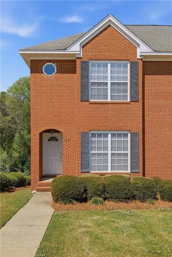 Brick Townhome in Meadowbrook! - Brick Townhome in Meadowbrook!