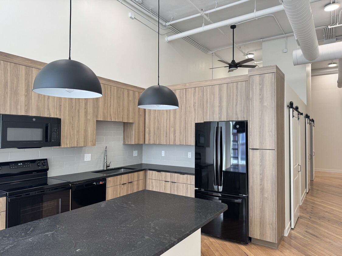 Primary Photo - 110 W 9th St