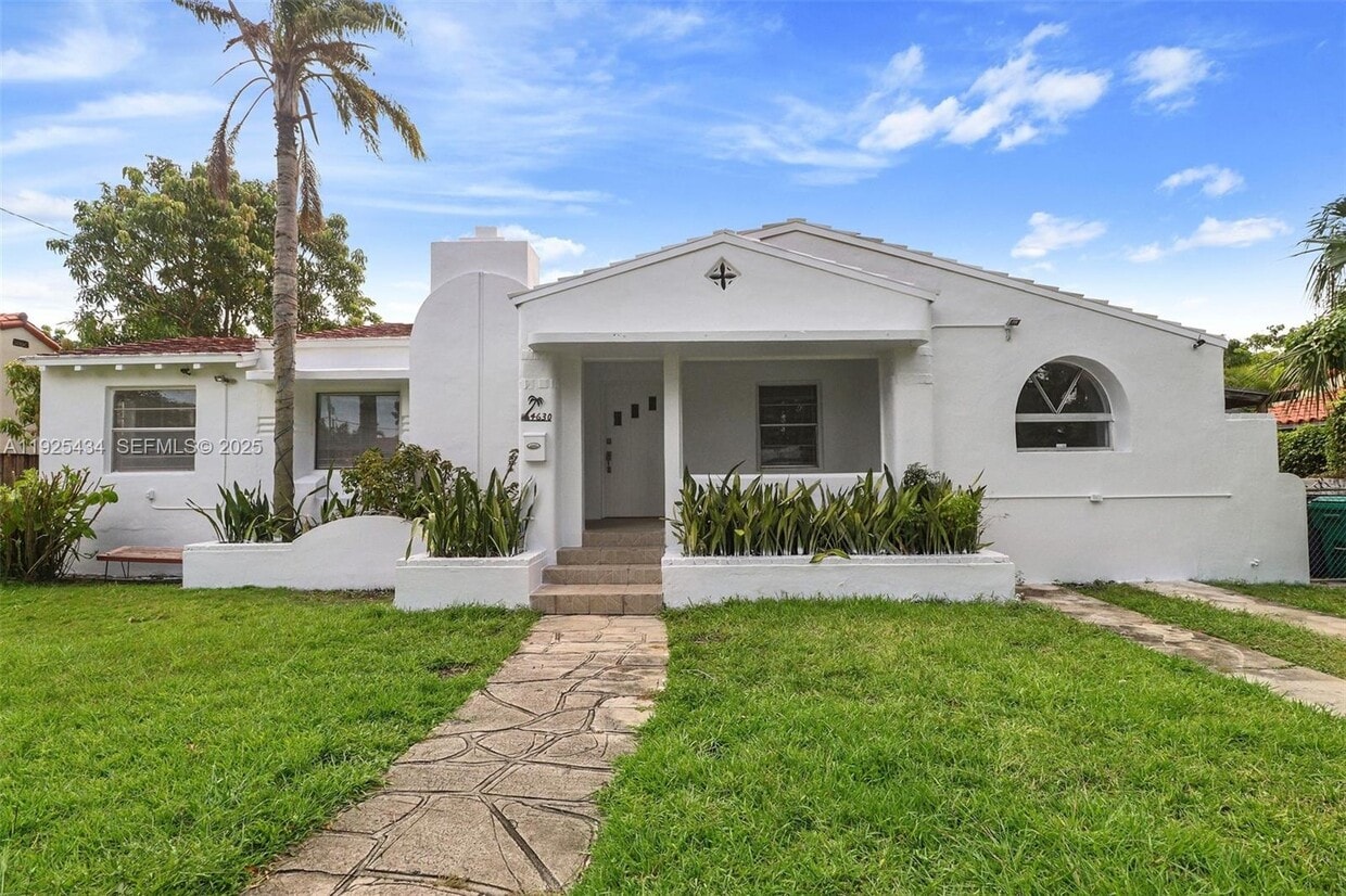 Foto principal - 4630 SW 13th Terrace