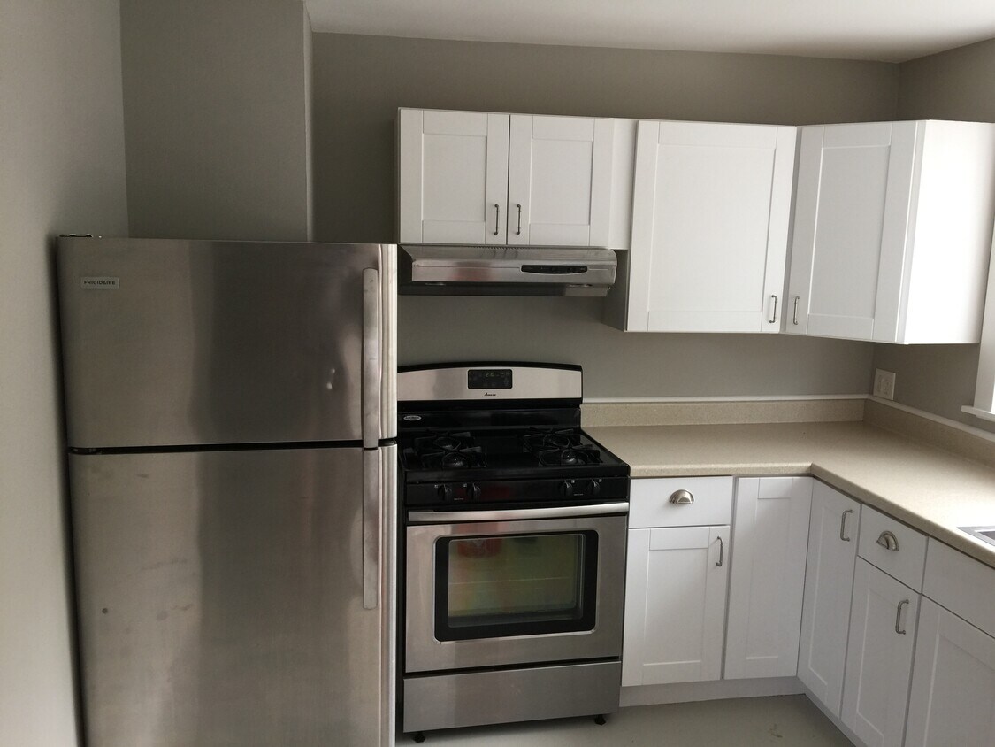 Kitchen - 366 Walker Ave