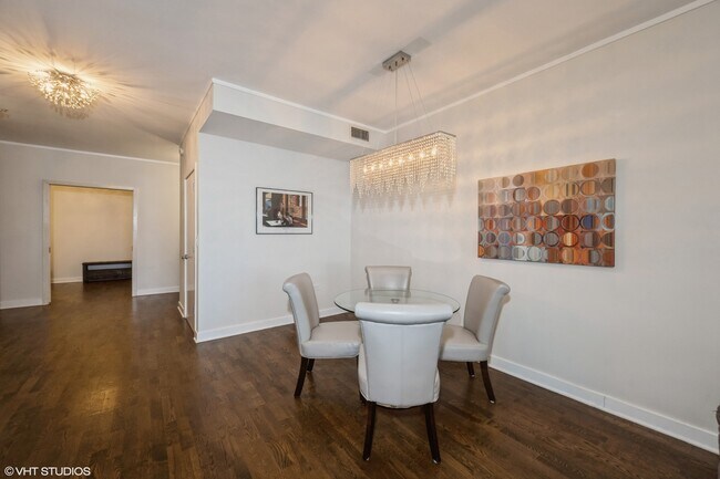 Foto del edificio - 744 N Clark St