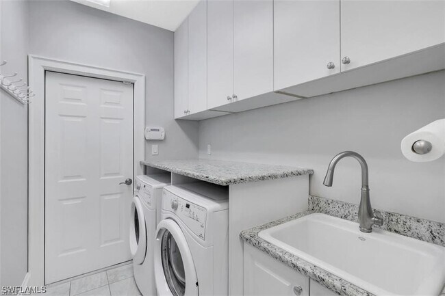 Building Photo - 8172 Lowbank Dr