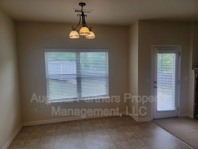 Building Photo - 607 Zizi Ct