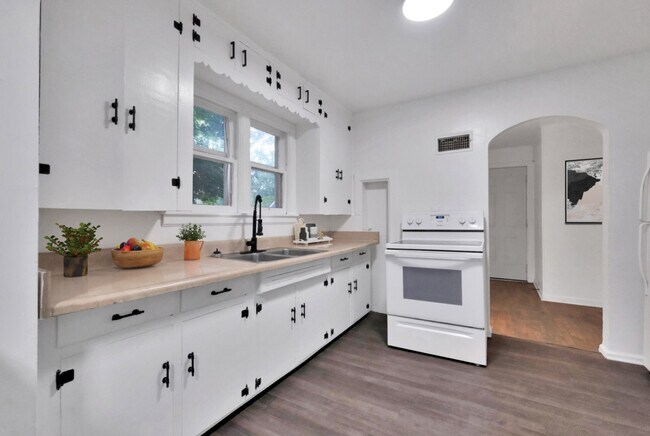Foto del edificio - 401 Hylewood Ave