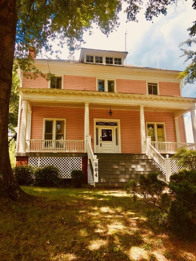 504 High St Unit A, Farmville, VA 23901 Apartments in Farmville, VA