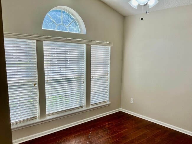 Foto del edificio - Large 4 Bedroom 2 Bath Home in Eagles Hammock on the Northside!