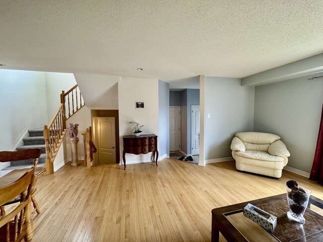 Building Photo - 618 Beatrice Dr