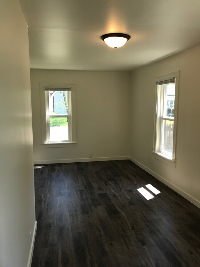 Building Photo - 808 Belden St