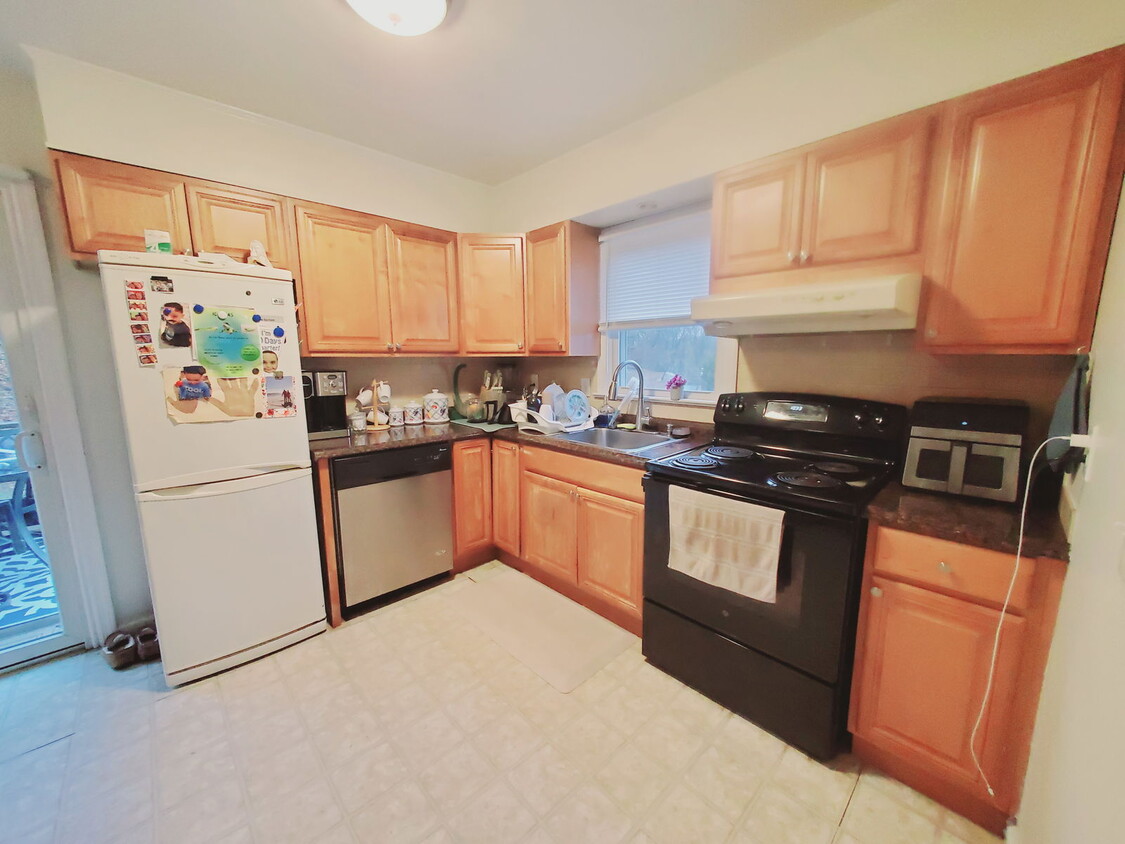 Foto principal - 313 Flax Hill Rd