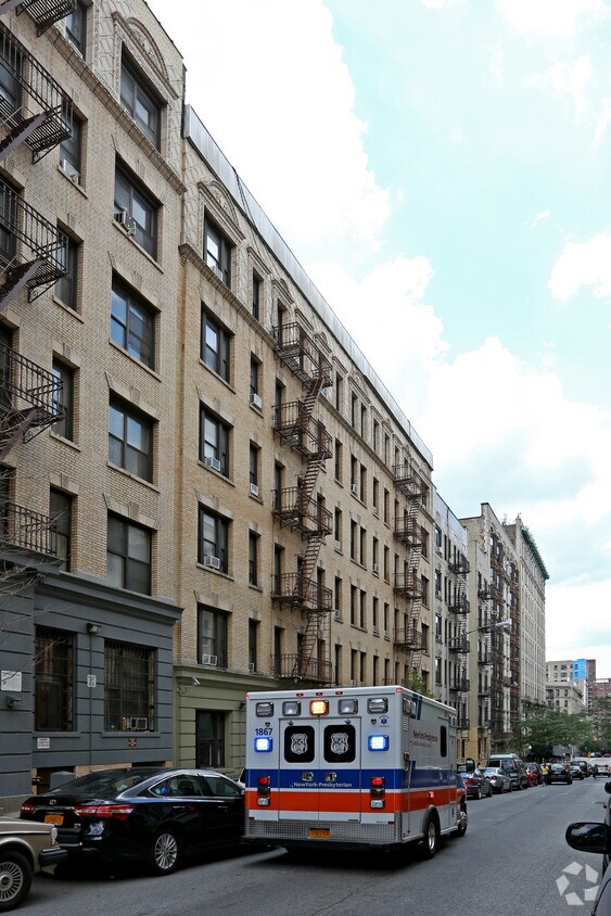 Building Photo - 530 W 157th St