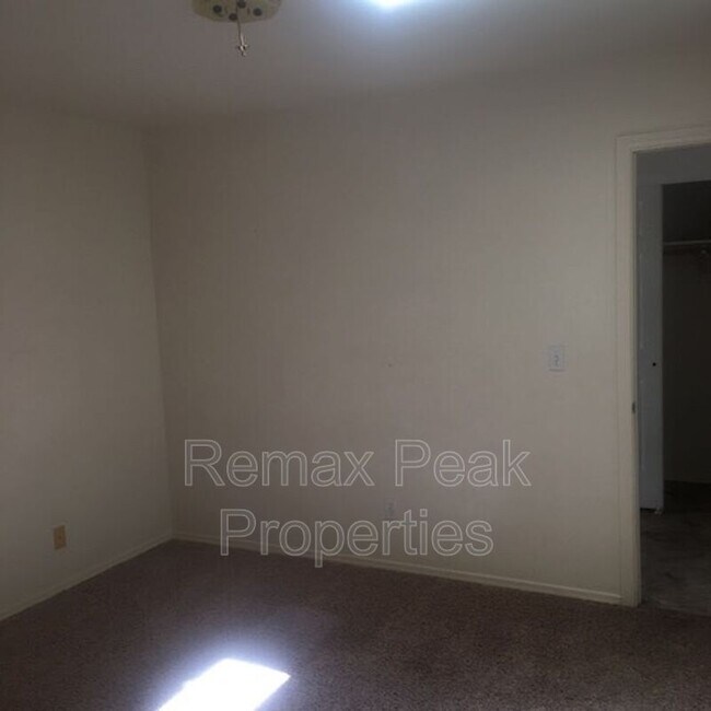 Building Photo - 6805 E Vail Dr