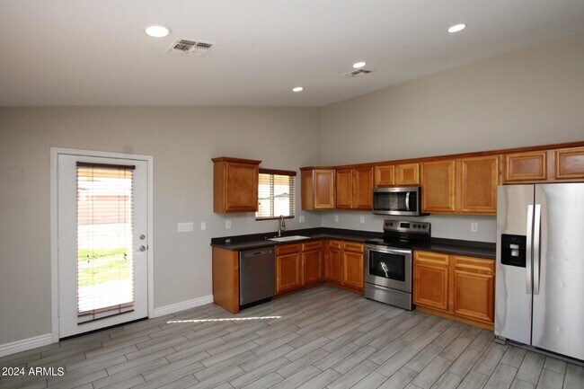 Building Photo - 1028 S George Dr