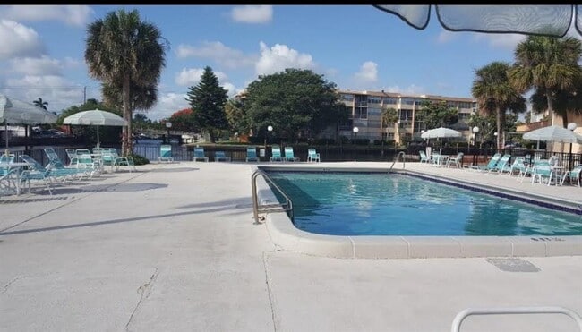 Foto del edificio - 2731 Taft St