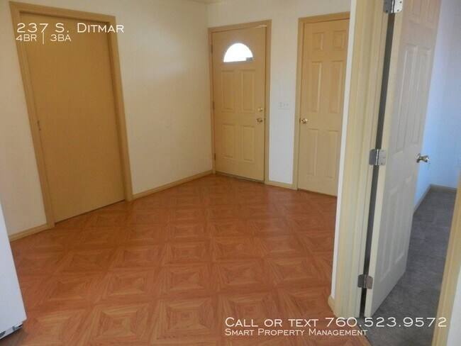 Building Photo - 237 S Ditmar St