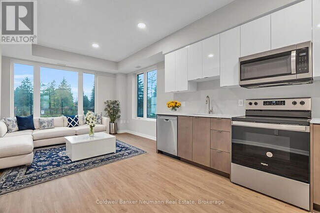 Photo du bâtiment - 708-708 Woolwich St