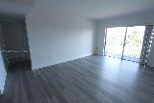 Building Photo - 5020 NW 79th Ave