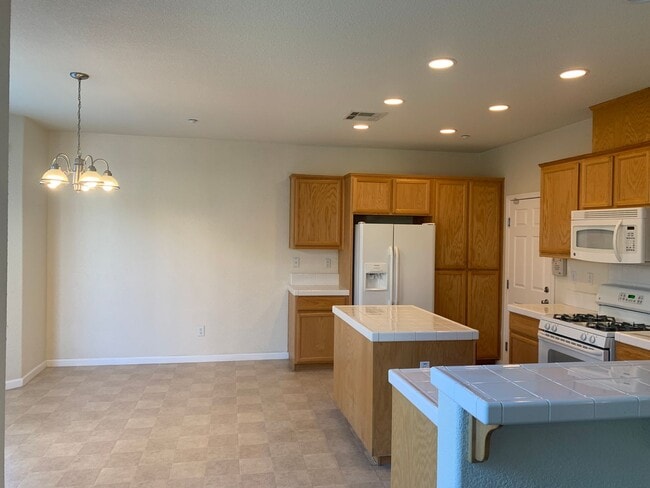 Building Photo - Beautiful Home Located in Desirable Rose G...