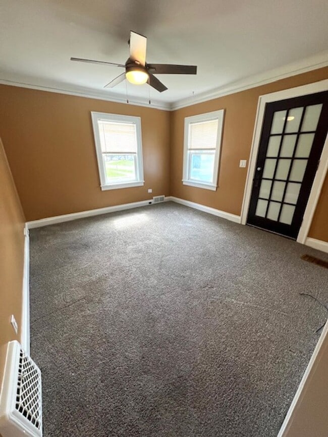 Building Photo - 402 N 38th Ave W