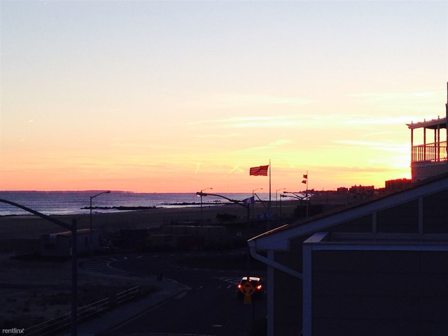 Foto del edificio - 7106 Beach Front Rd