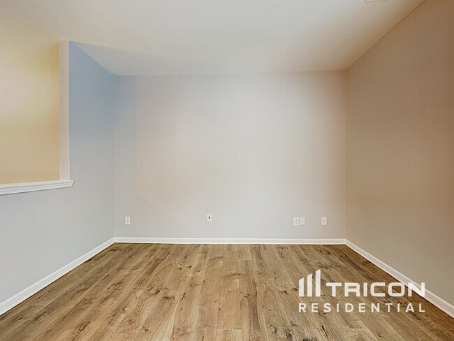 Foto del edificio - 3323 Lowland Dr