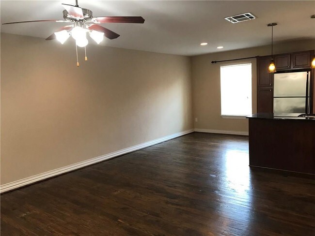 Foto del edificio - 4744 Bradford Dr