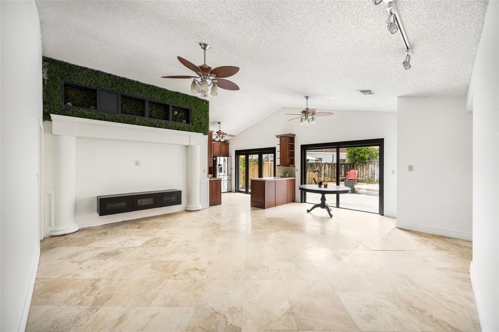 Foto principal - 8154 NW 192nd St