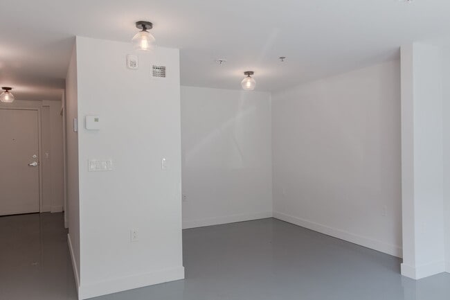 Building Photo - 4350 Hotel-de-ville