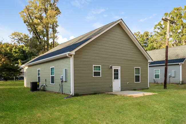 Foto del edificio - 6126 Hunter Ave, Charlotte, NC