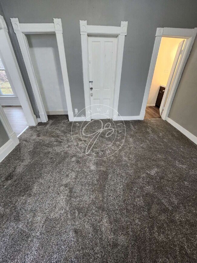 Foto del edificio - Spacious 2 bed main floor- 1st floor laundry room!