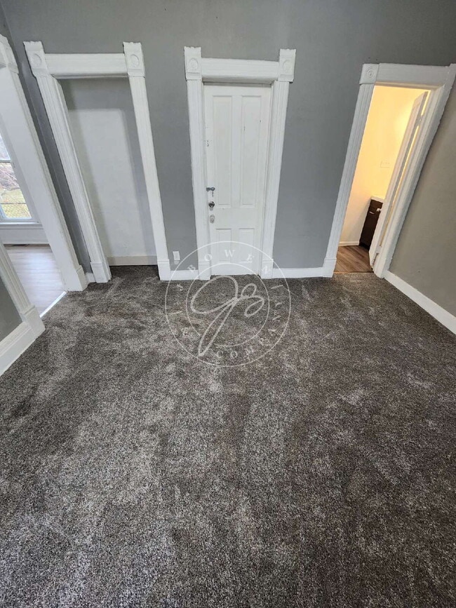 Building Photo - Spacious 2 bed main floor- 1st floor laundry room!