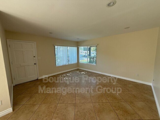 Foto del edificio - 1126 S Clifpark Cir