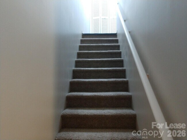 Foto del edificio - 604 E Iredell Ave