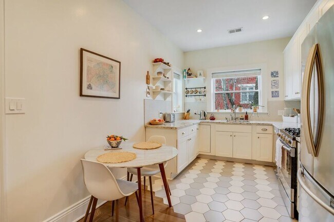 Foto del edificio - Nice Two Bedroom Home near Union Market - ...