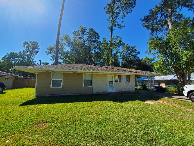 Primary Photo - 154 Country Club Cir